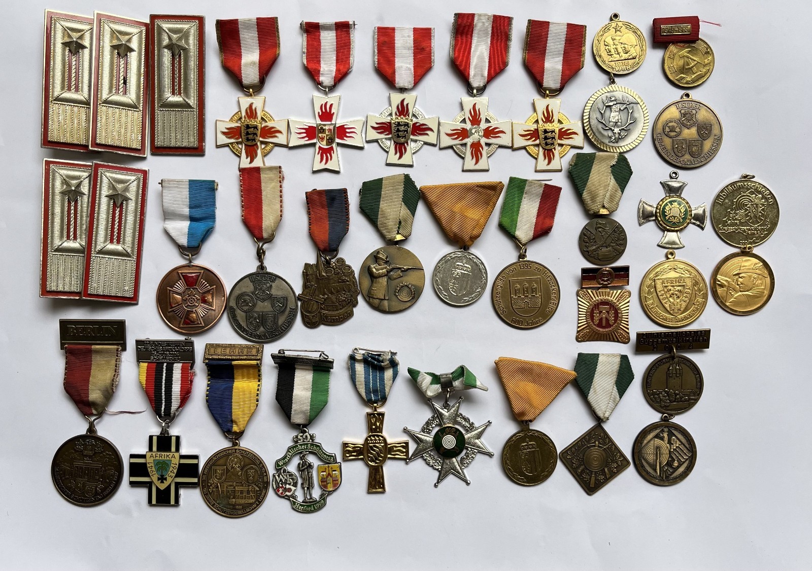 35 Pc VTG Military Badge & Insignia Mixed Lot–Rank Badges-Ribbon Bars-Medals Lot