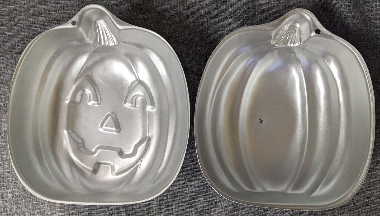 Vintage 1995 Wilton 3D Jack O Lantern Pumpkin Cake Pan 2 Pc Mold 2105-3150