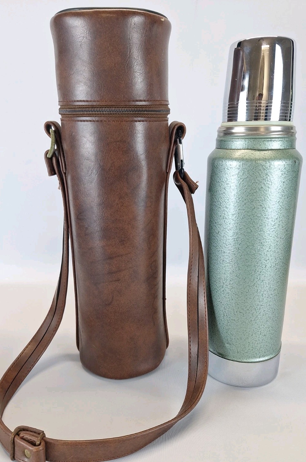 Vintage Aladdin Stanley Thermos 1 Quart  A-944C w/Faux Leather Case Made In USA
