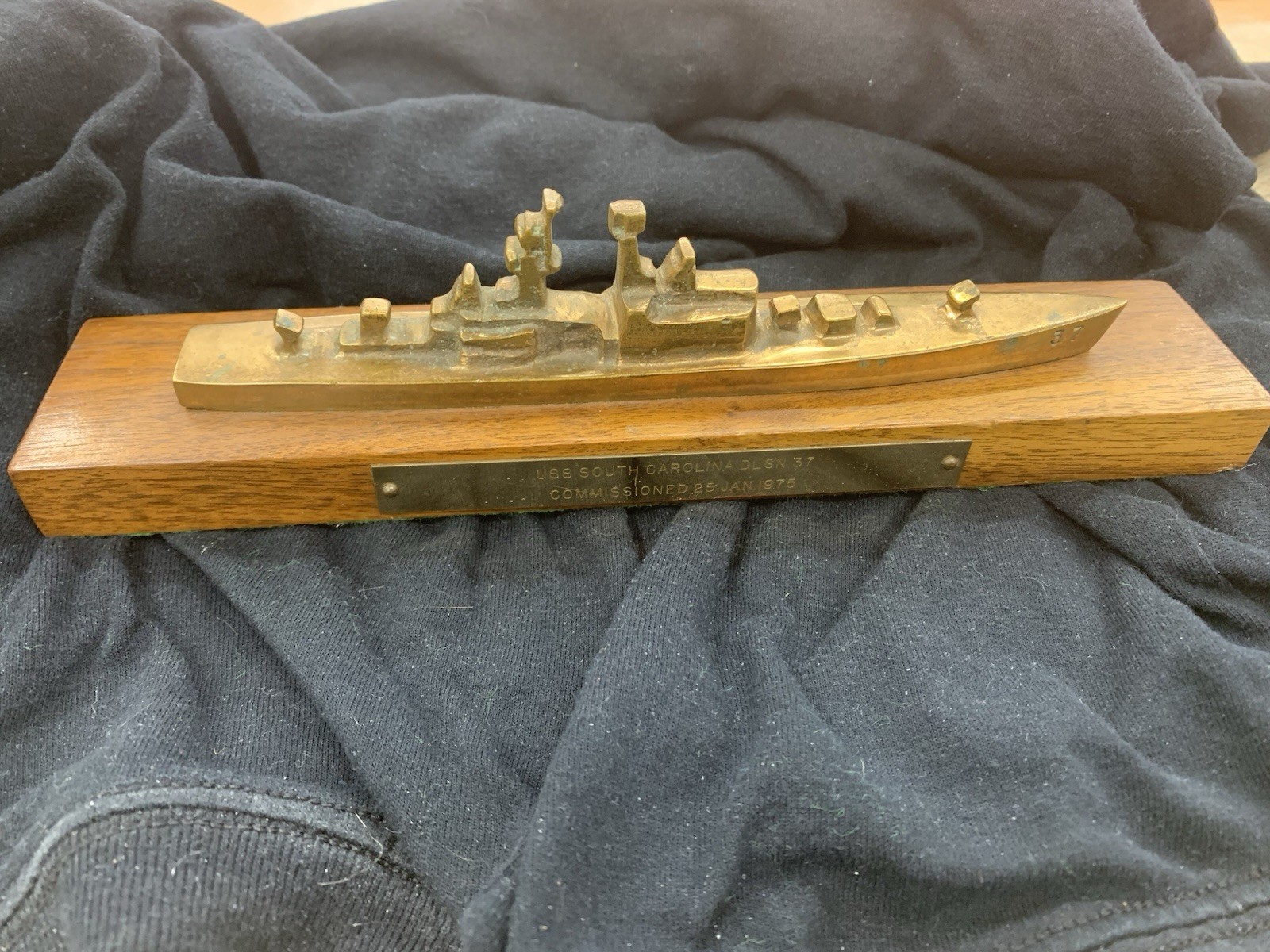 VINTAGE COMMISSIONING MODEL USS SOUTH CAROLINA DLGN-37 BRASS 1975, 10 INCHES