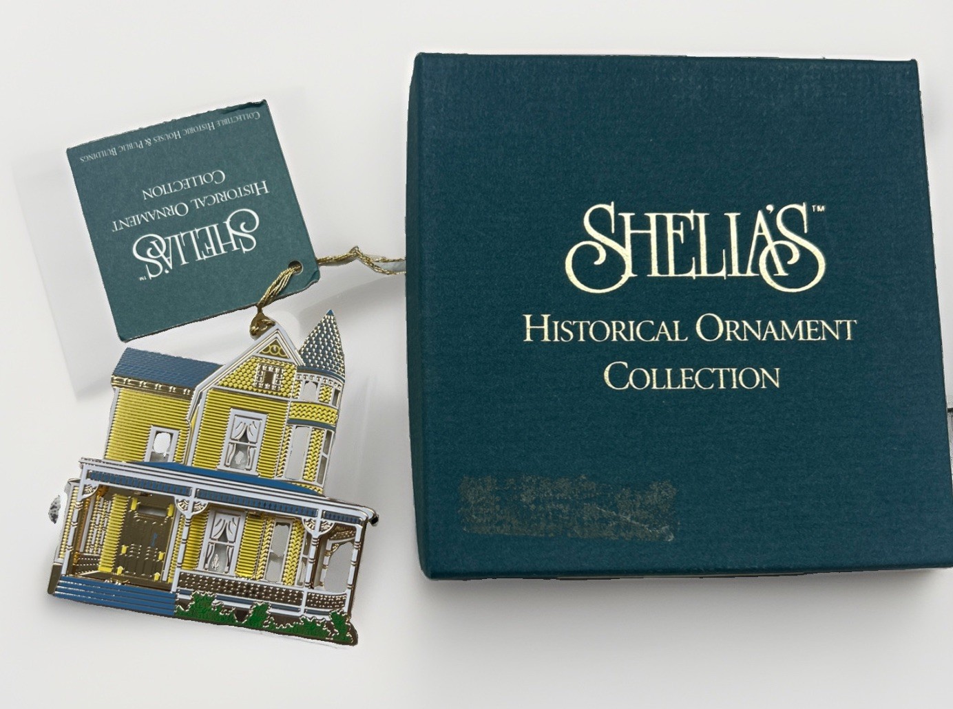 Shelia’s Historical Ornament Collection, Victoria House NC (552)E)