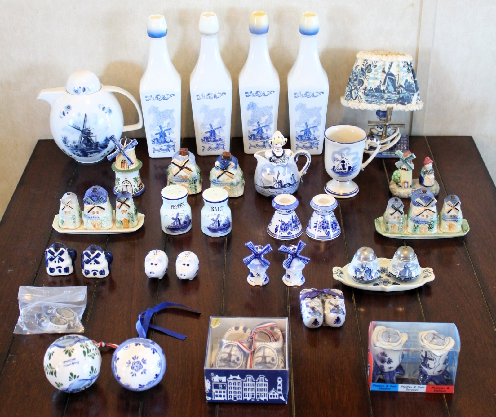 LOT OF DELFT
