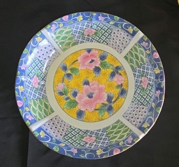 Gumps San Fo Botan Pastel Imari Serving Bowl Excellent Condition Gumps San Fo Botan Pastel Imari Serving Bowl Excellent Condition