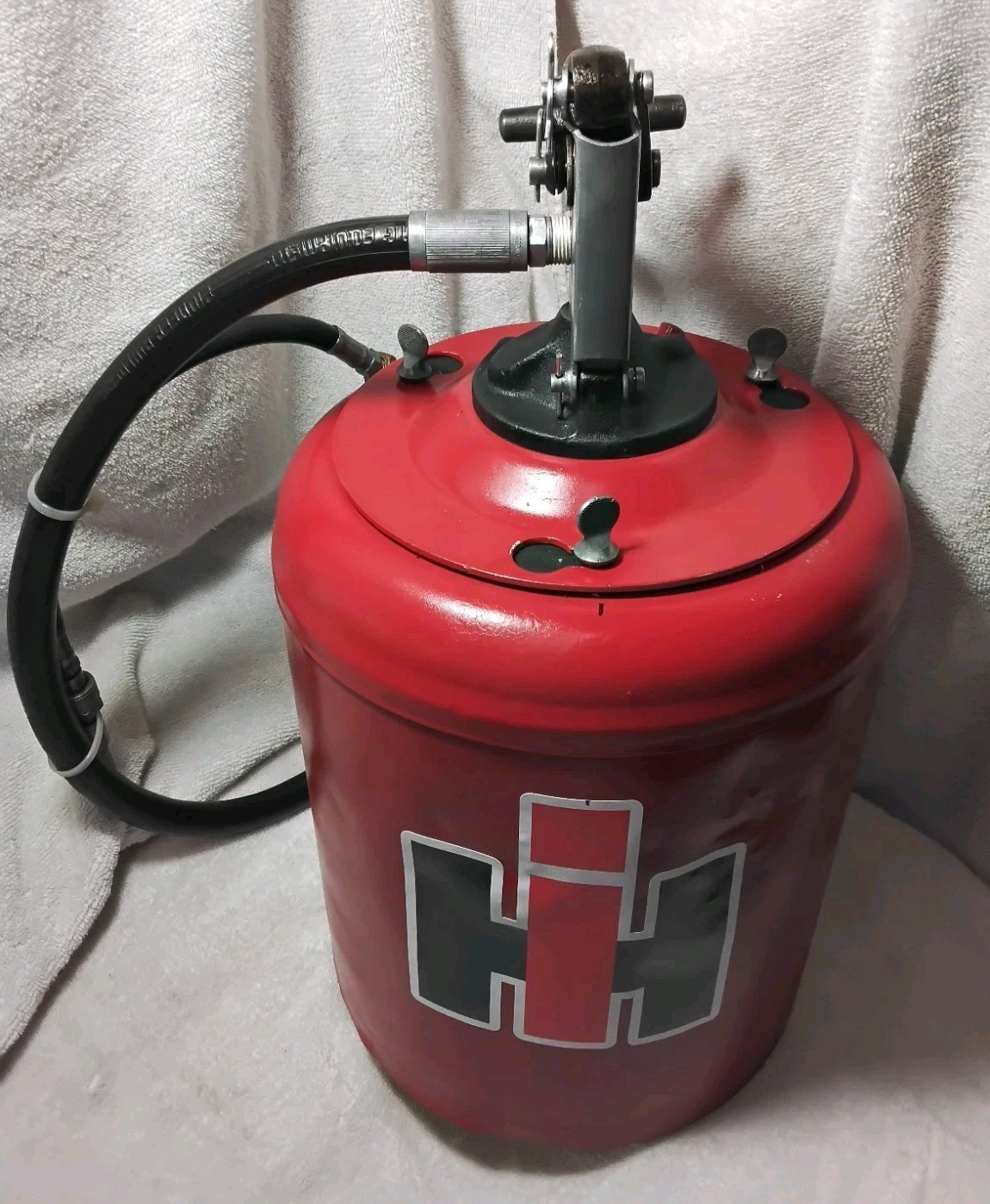 INTERNATIONAL HARVESTER 10214 TRACK ROLLER BUCKET GREASE GUN LINCOLN ENGINEERING