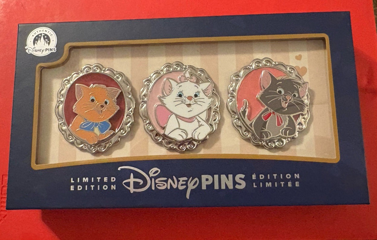 UK Disney Store Tails of Friendship Event Aristocats Marie LE 1250 3 Pin Set