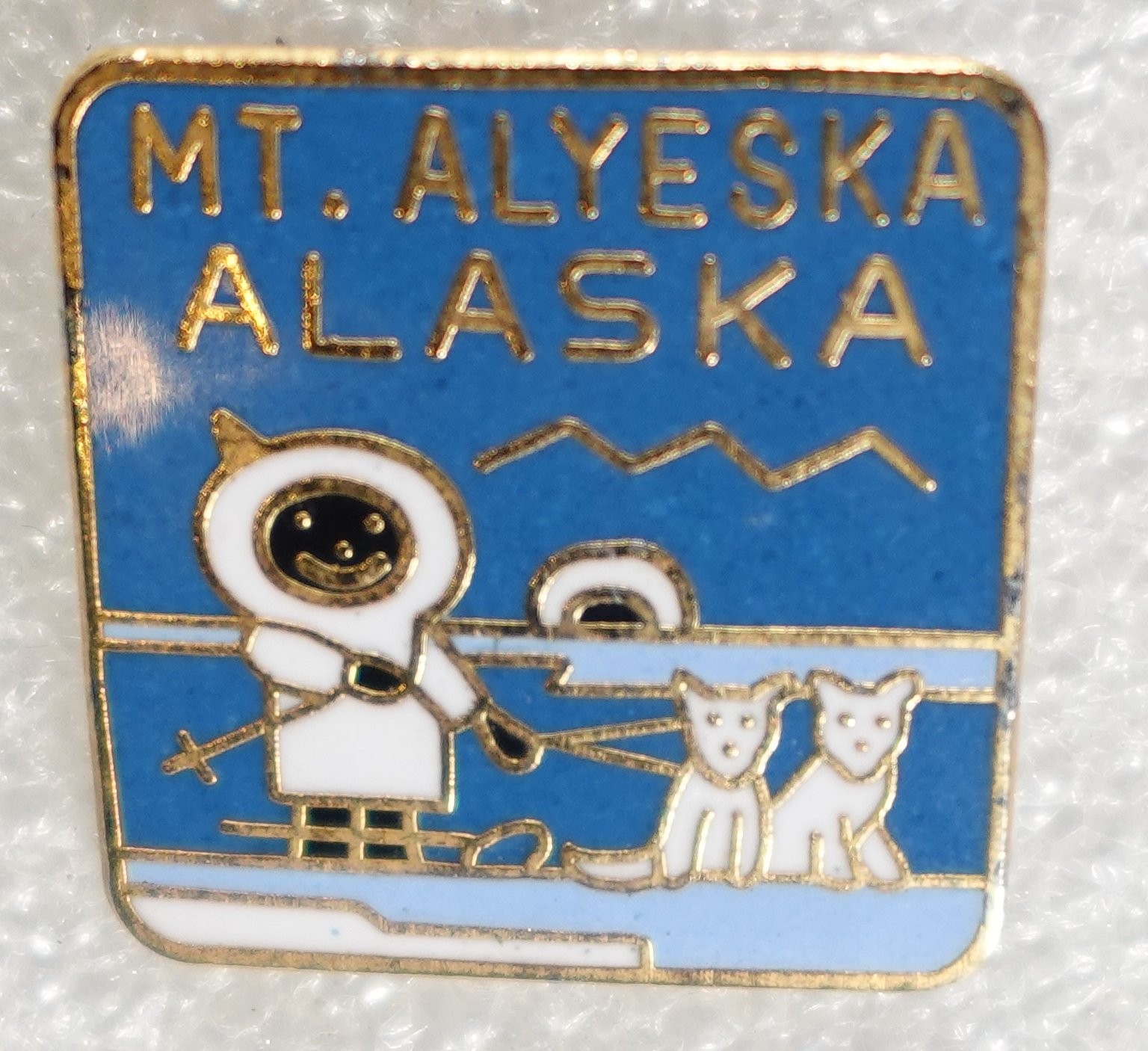 Mt. Alyeska Alaska Pinback Button Eskimo Dog Sled Square 1980 pin Mt. Alyeska Alaska Pinback Button Eskimo Dog Sled Square 1980 pin
