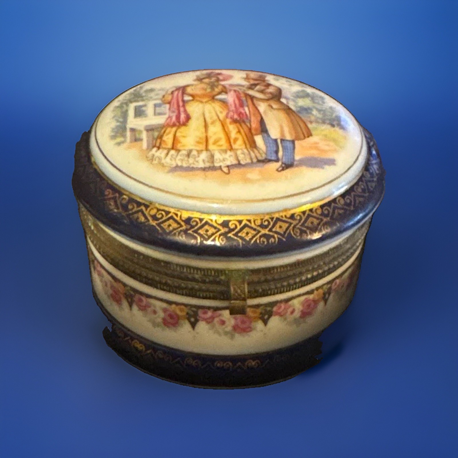 Vintage 20th Century 1920 Czechoslovakia Porcelain Powder Box Courting Couple Vintage 20th Century 1920 Czechoslovakia Porcelain Powder Box Courting Couple