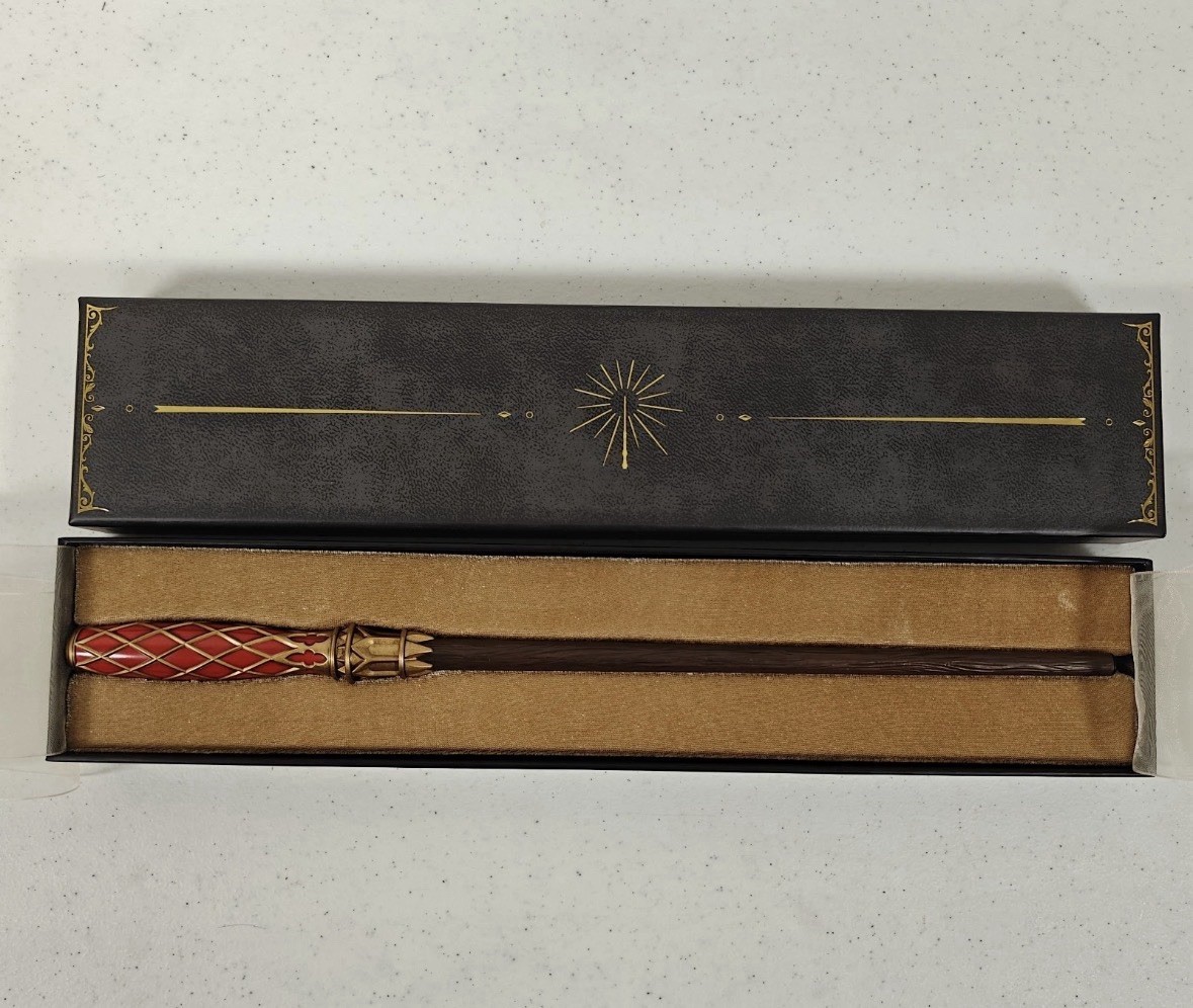 Harry Potter Interactive Wand Universal Studios 2nd Gen Brown/Red New in Box