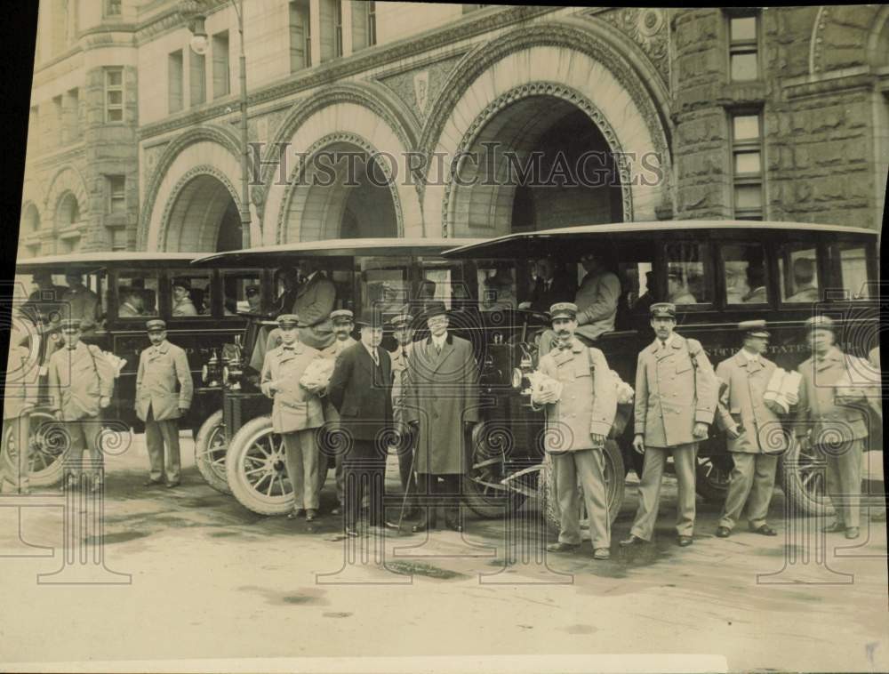 1912 Press Photo Postmasters Hitchcock & Merritt Inspect Mail Trucks, Washington 1912 Press Photo Postmasters Hitchcock & Merritt Inspect Mail Trucks, Washington