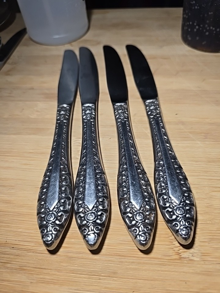Lot of 4 LCU57 Lifetime Cutlery Stainless Japan Scrolls & Flowers Dinner Knives
