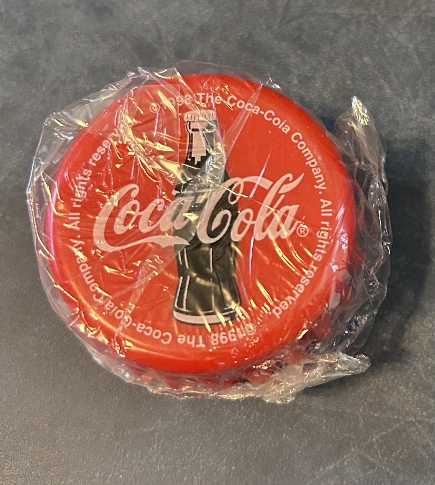 COCA COLA YOYO 1998 BOTTLE CAP DESIGN VINTAGE / NEW YO-YO COKE ADVERTISING NOS