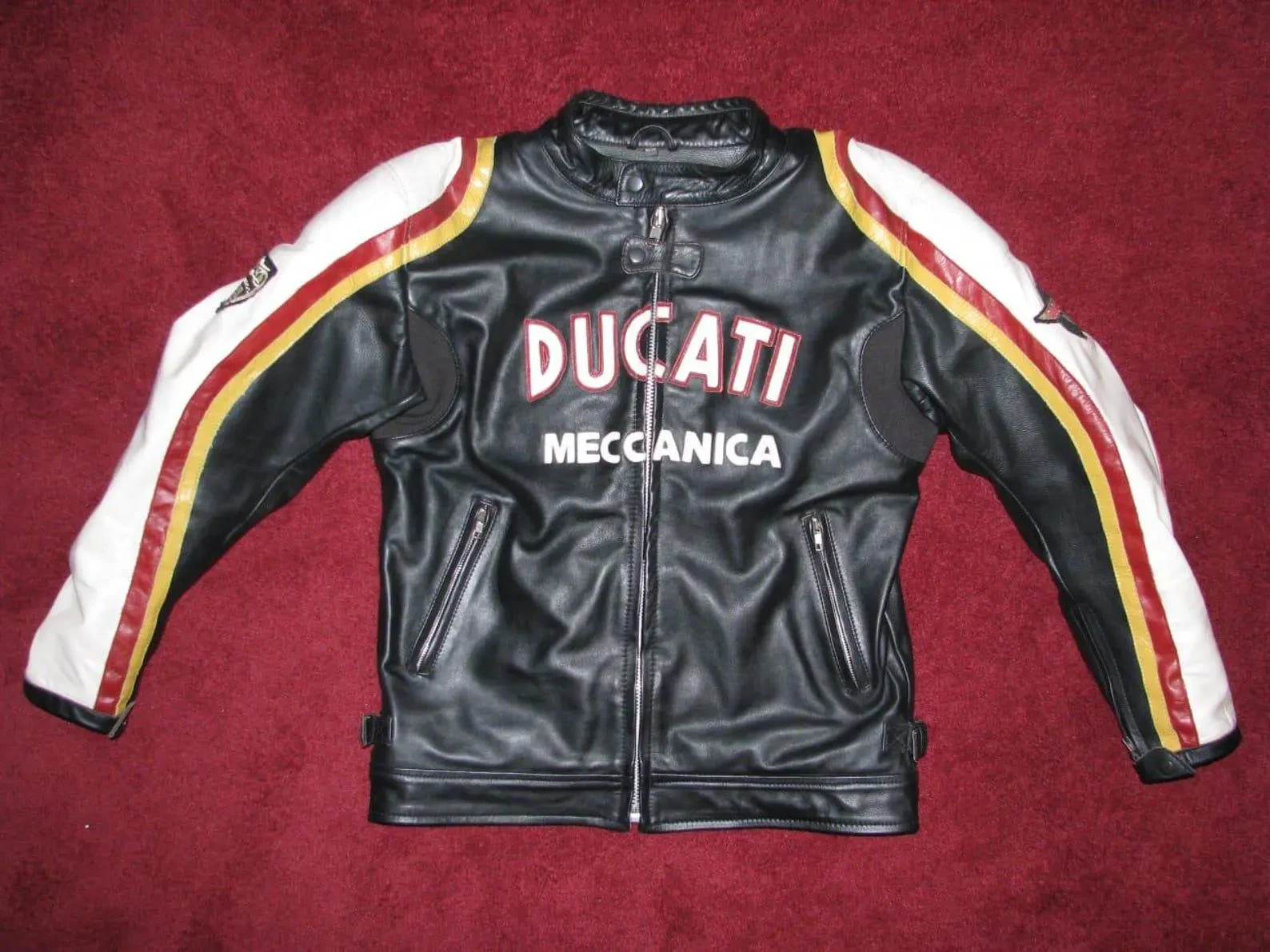 Ducati Meccanica Vintage Beige Leather Jacket – Classic Motorcycle Look – Retro Ducati Meccanica Vintage Beige Leather Jacket – Classic Motorcycle Look – Retro