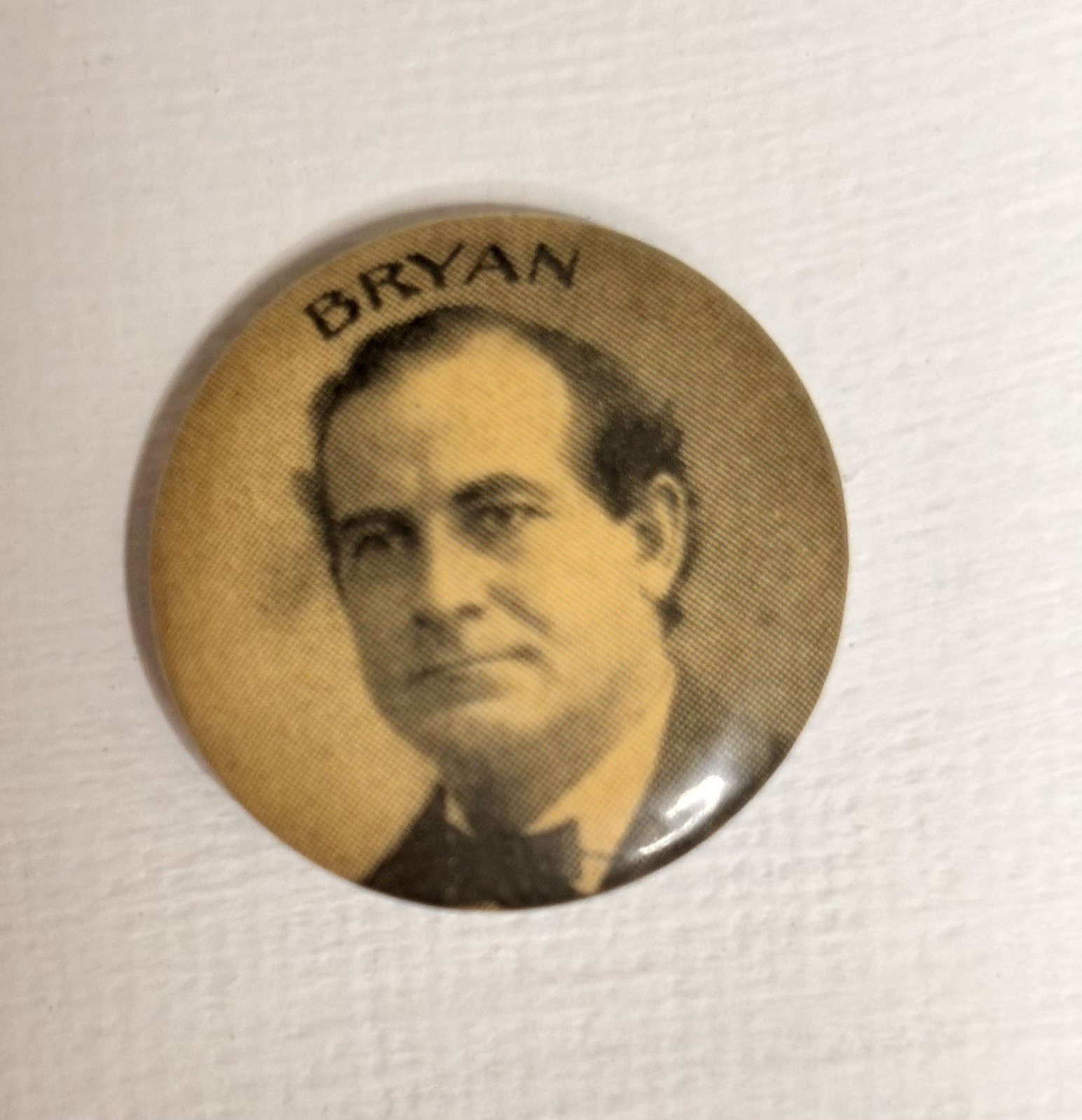 1900 WILLIAM J BRYAN 1” SEPIA CELLO CAMPAIGN BUTTON-GREAT CONTRAST & NR-MINT 1900 WILLIAM J BRYAN 1” SEPIA CELLO CAMPAIGN BUTTON-GREAT CONTRAST & NR-MINT