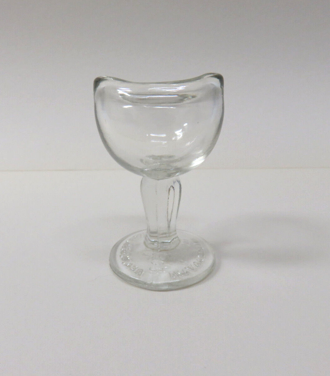 John Bull Medical Clear Glass Eye Wash Cup Eyecup Patent Aug. 14, 1917 John Bull Medical Clear Glass Eye Wash Cup Eyecup Patent Aug. 14, 1917