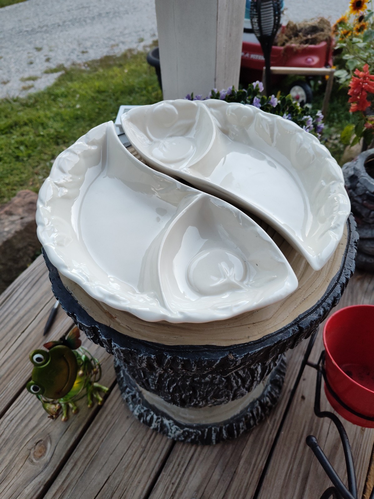 Pair of Vintage Belmar of California #406 MCM Angel Wing Ceramic Divided Dishes Pair of Vintage Belmar of California #406 MCM Angel Wing Ceramic Divided Dishes