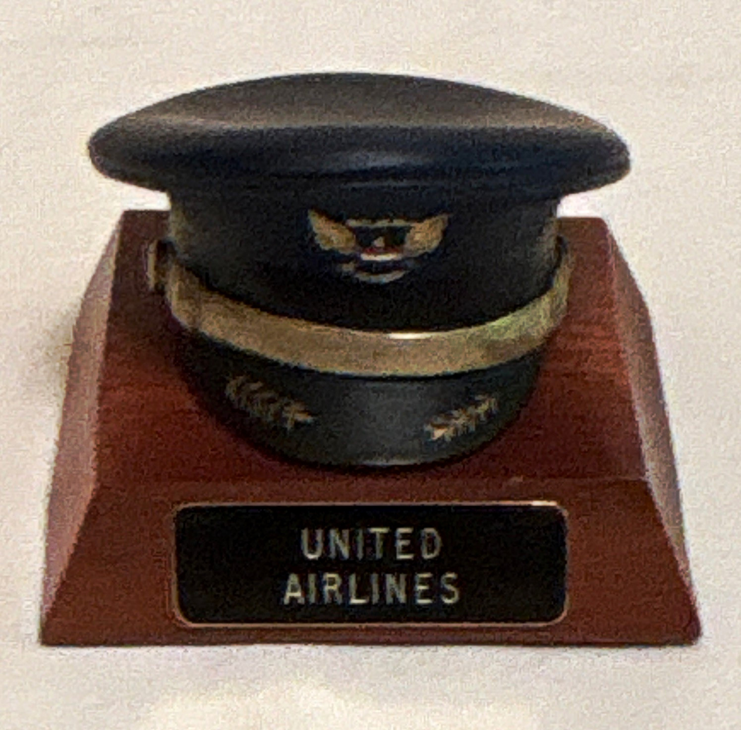 United Airlines Vintage Pilot Cap Display on Wood Base Plaque w/ Nameplate United Airlines Vintage Pilot Cap Display on Wood Base Plaque w/ Nameplate