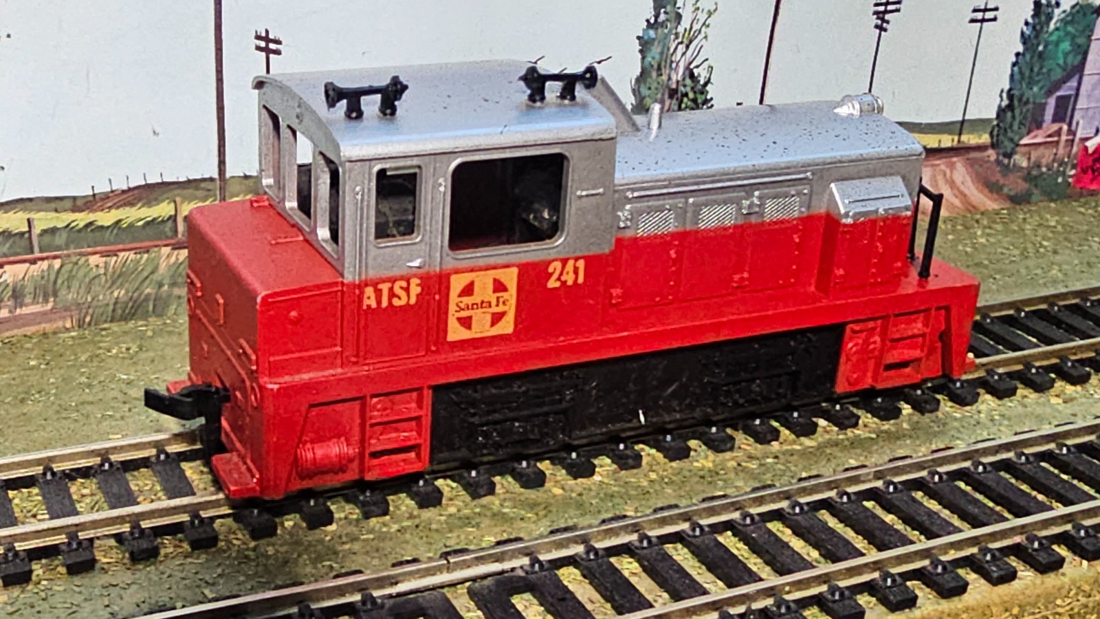 TYCO HO Santa Fe Switcher 241  RUNS GREAT w/Working Headlight