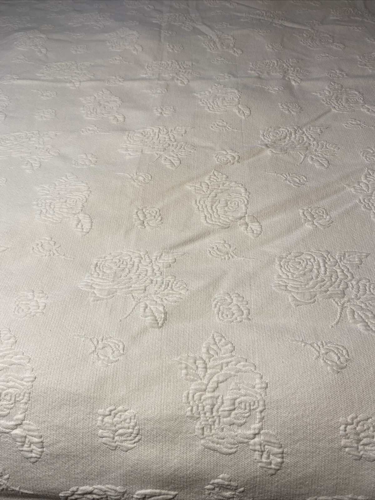 VTG Queen/Full Size WhiteMatelasse Floral Cotton Bedspread Scalloped 95”X105”