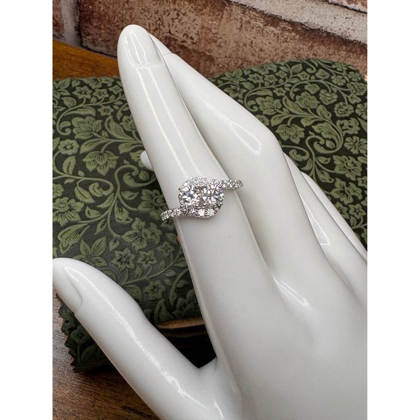 Size 6 - Unique 0.88 Carat Round Cut Moissanite Ring 925 Sterling Silver Size 6 - Unique 0.88 Carat Round Cut Moissanite Ring 925 Sterling Silver