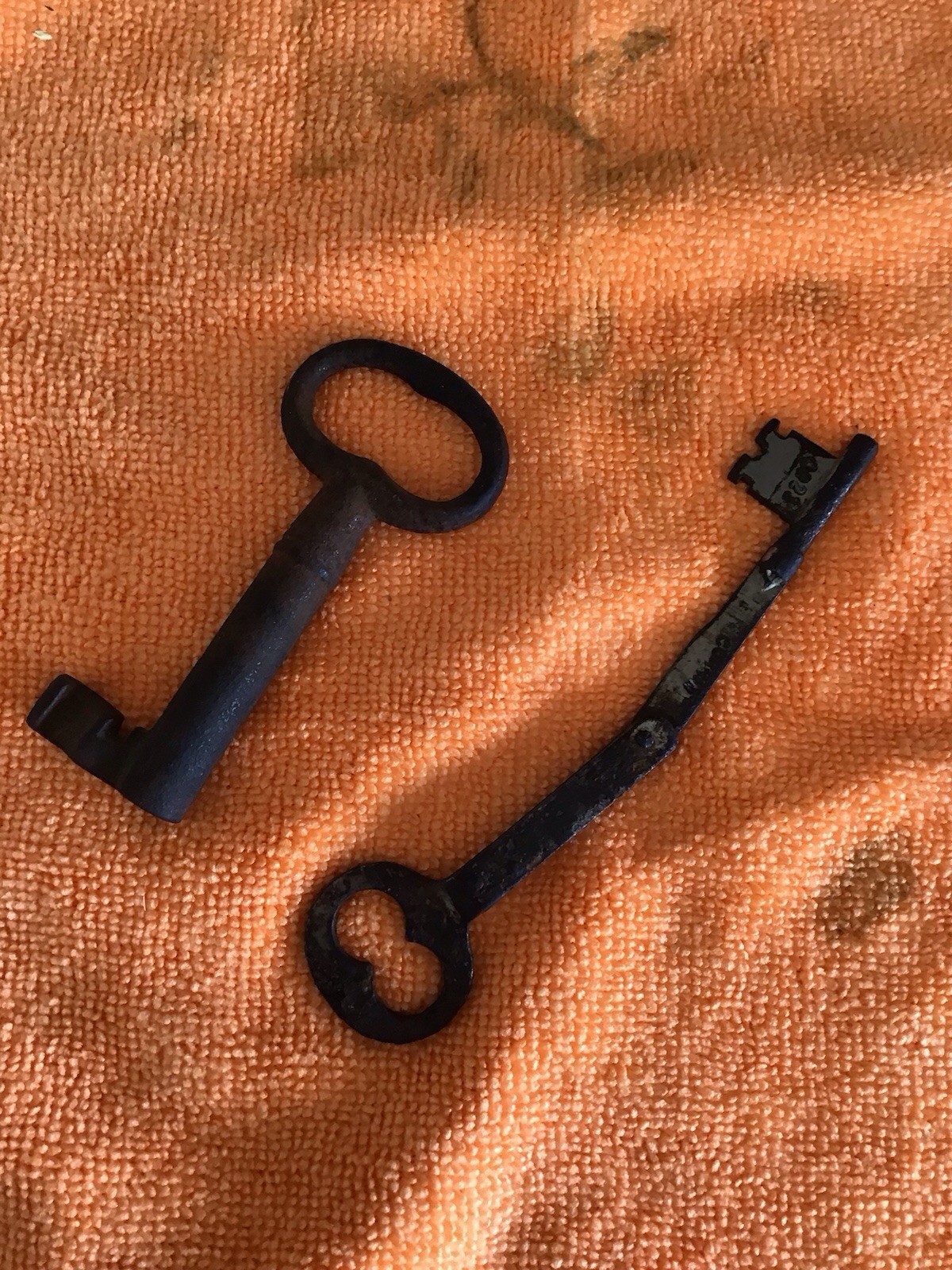 2 Atq IRON DOOR KEYs 18th 19th CENTURY GENUINE 1800 FRENCH one folds