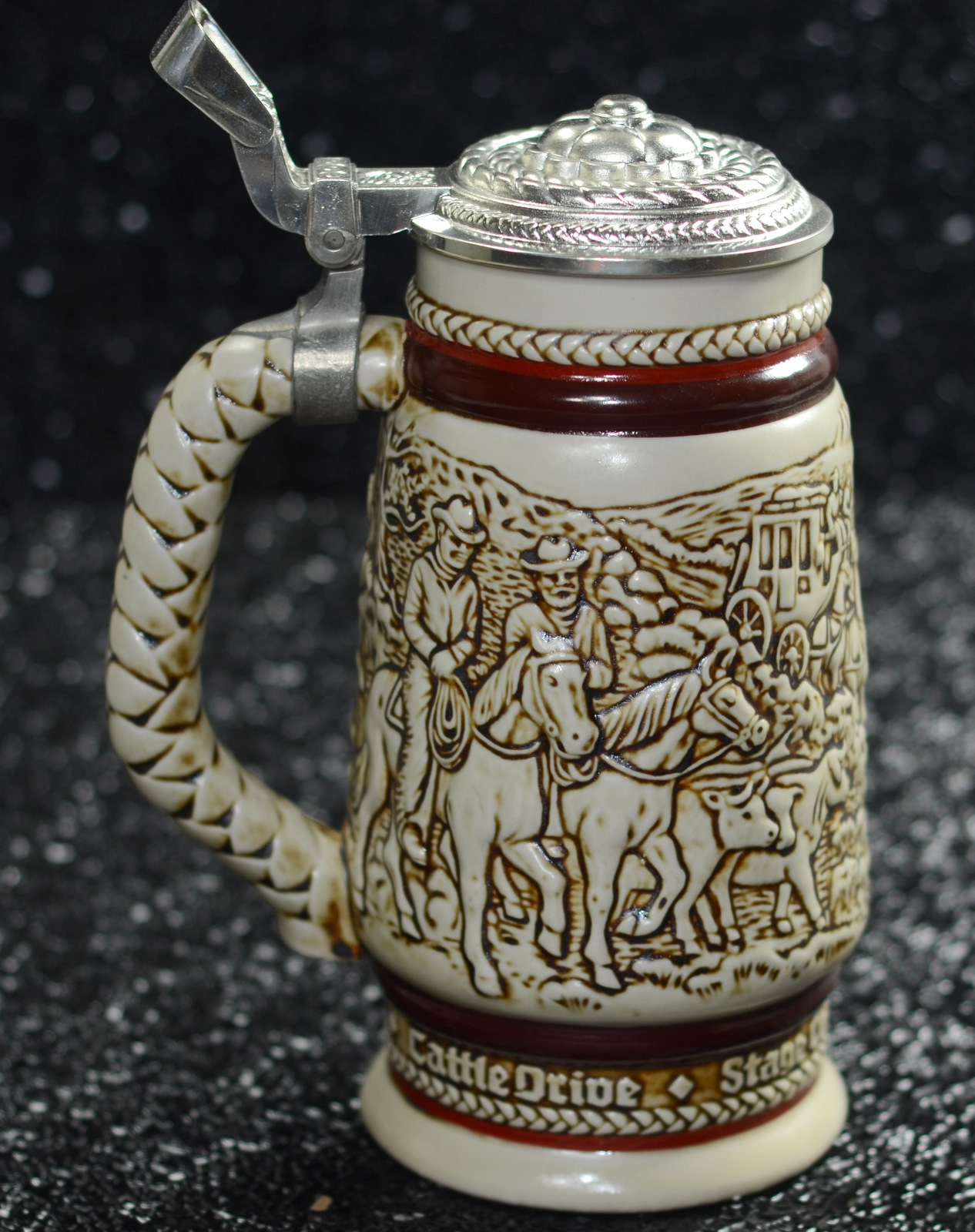 Avon Western Horse Round UP Cowboy Wild Country Cologne Ceramic Stein 1980 NIB