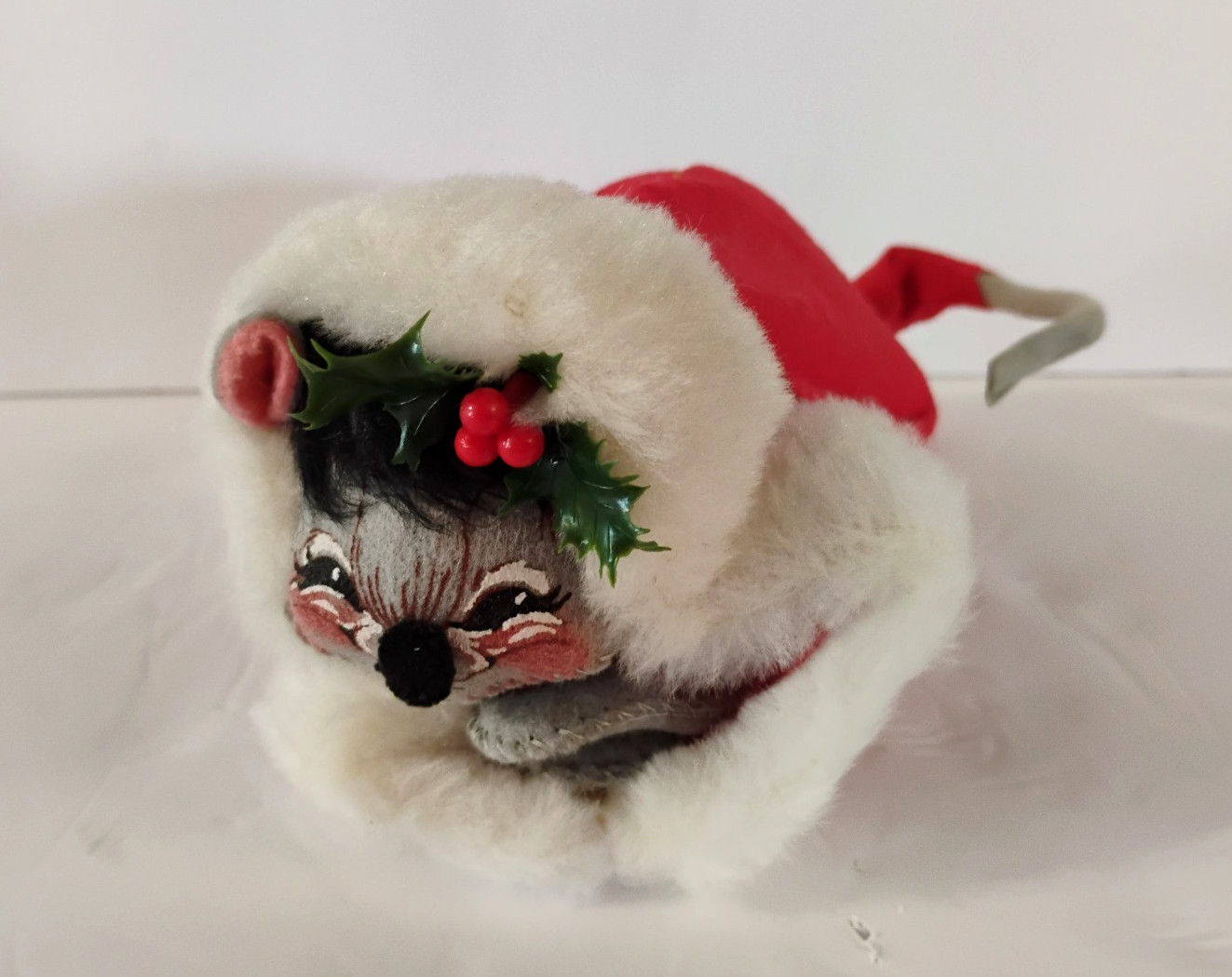 Vintage 1972 ANNALEE  Christmas Felt Mouse peeking head out of Red Stocking NEW