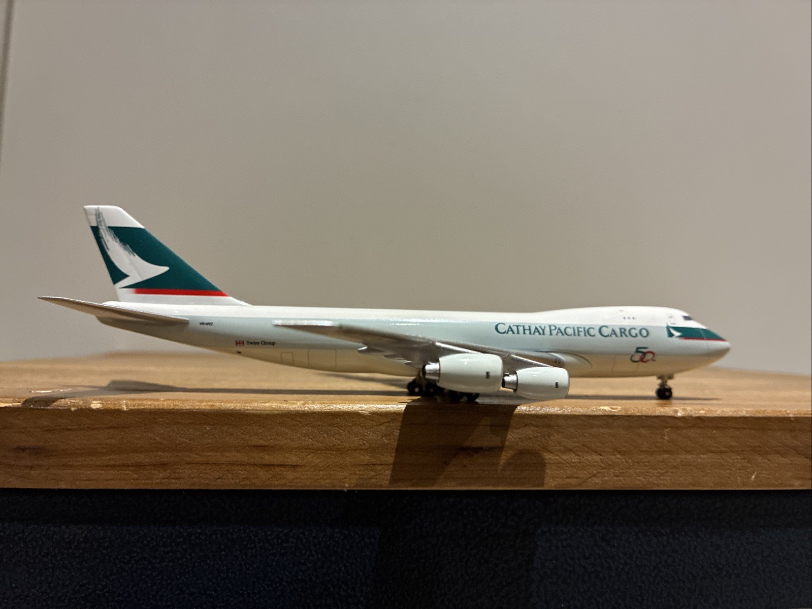 Big Bird 400 Craftsman Cathay Pacific B747-200F VR-HVZ 1:400 No Box Big Bird 400 Craftsman Cathay Pacific B747-200F VR-HVZ 1:400 No Box