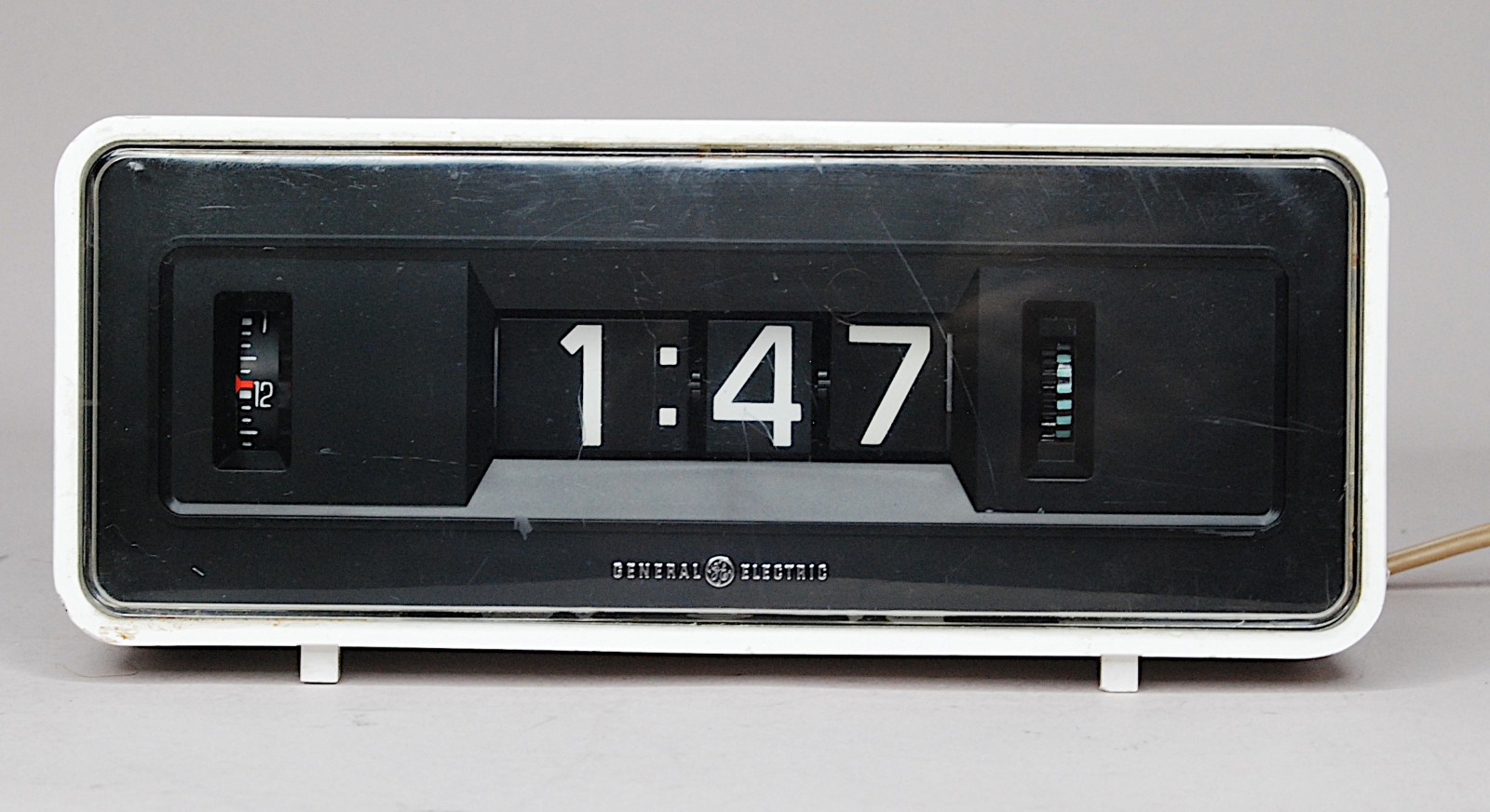 Vintage GE General Electric Model 8125A White Rolling Flip Alarm Clock - Working