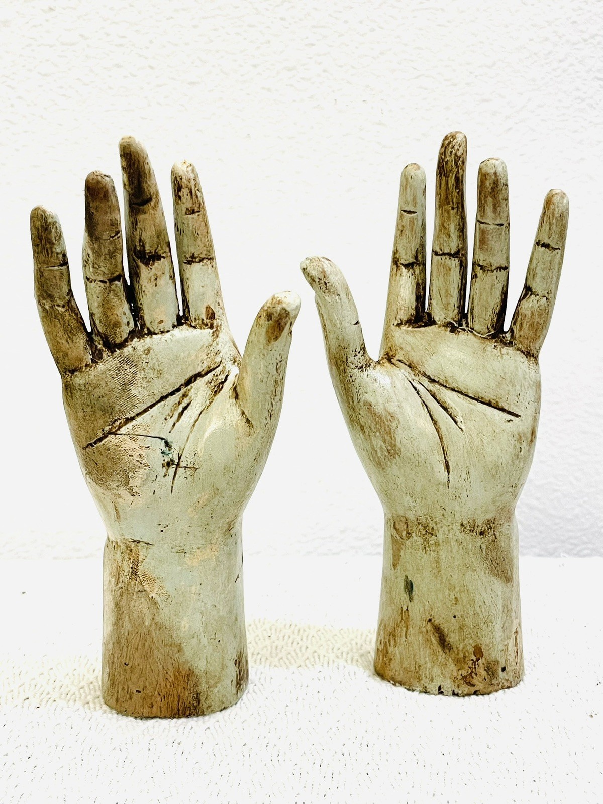 VTG HAND CARVED WOODEN FRAGMENT PAIR OF HANDS FROM A SANTOS CAGE DOLL BASTIDOR