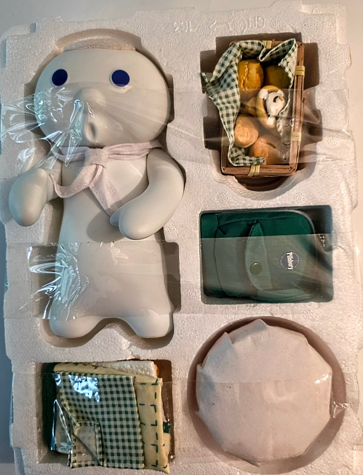 1999 Danbury Mint Pillsbury Doughboy Picnic Surprise Porcelain Figurine Set New