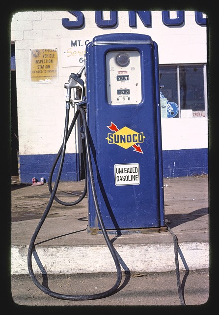 Photo:Mount Carmel Indiana 1979 Sunoco Gas Pump Unleaded Gasoline Station