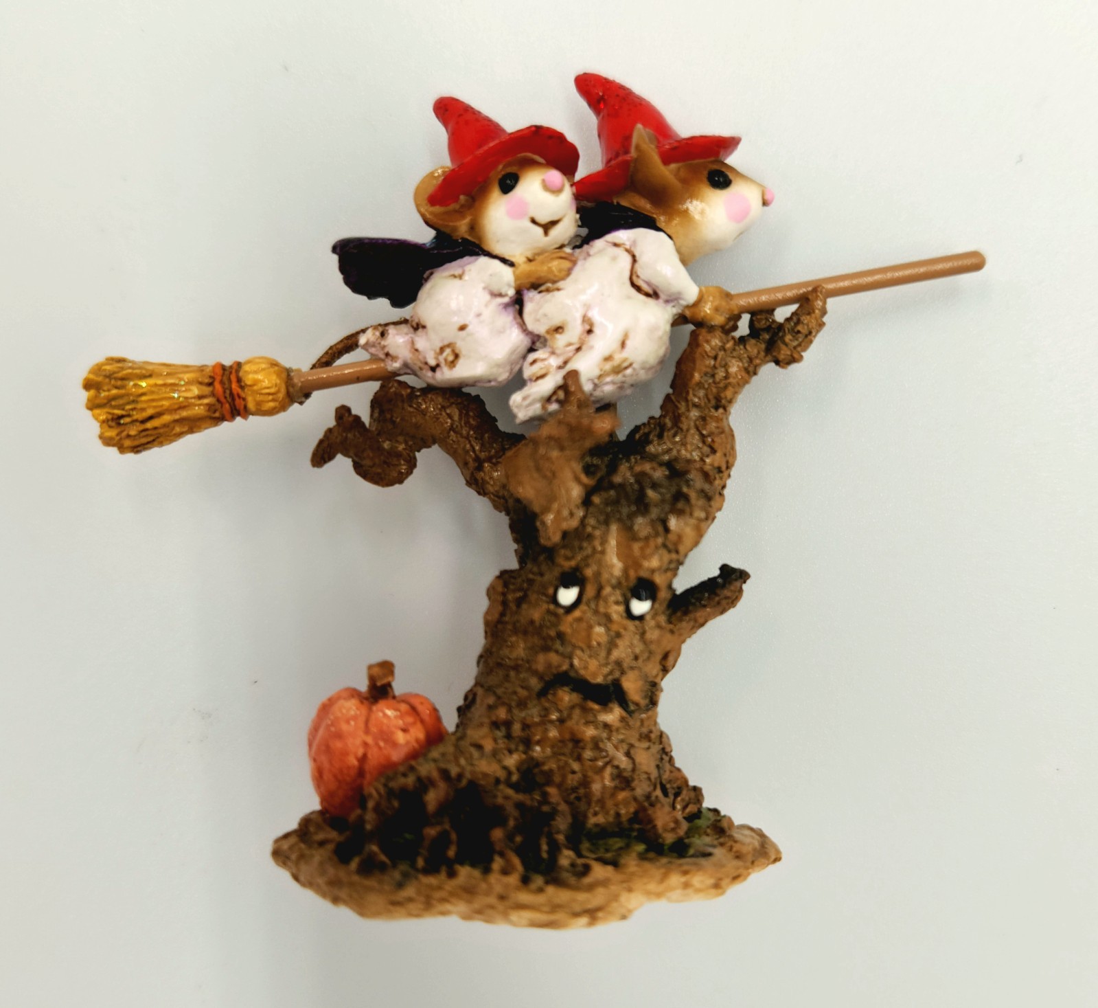 Wee Forest Folk M-324 Night Flight 2005 Retired Halloween Mouse Figurine WFF