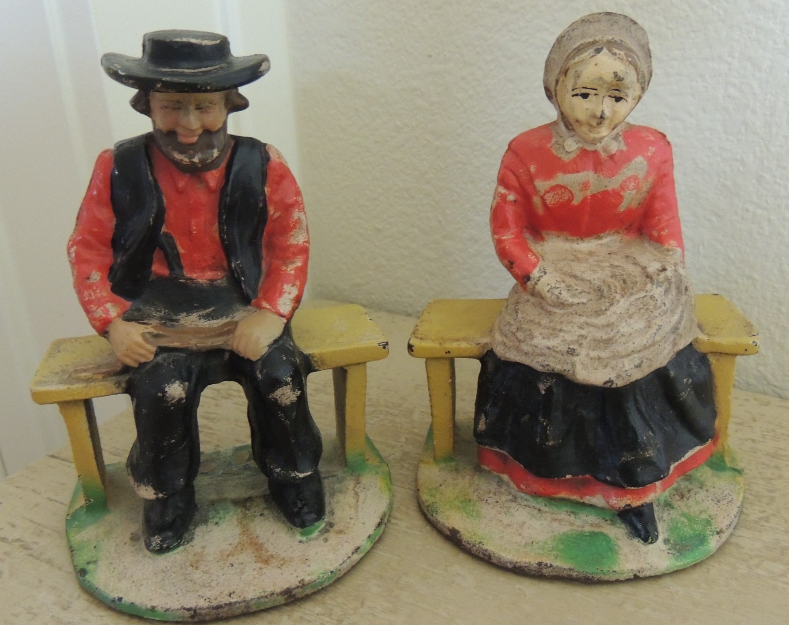 Vtg CAST IRON AMISH COUPLE Heavy Bookends Door Stops 4.75” Tall Original Paint