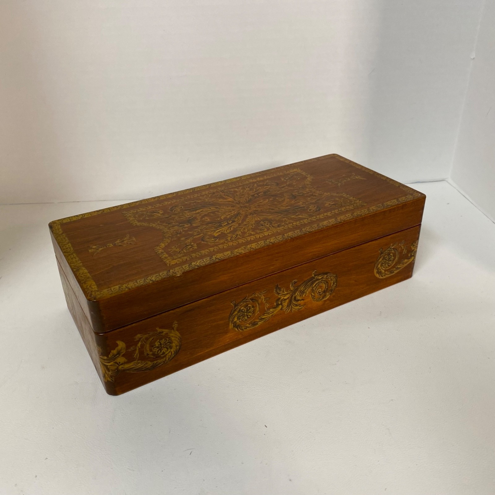 Beautiful Wood Trinket Jewelry Box • Rectangle • Velvet Lined • Stained Brown Beautiful Wood Trinket Jewelry Box • Rectangle • Velvet Lined • Stained Brown
