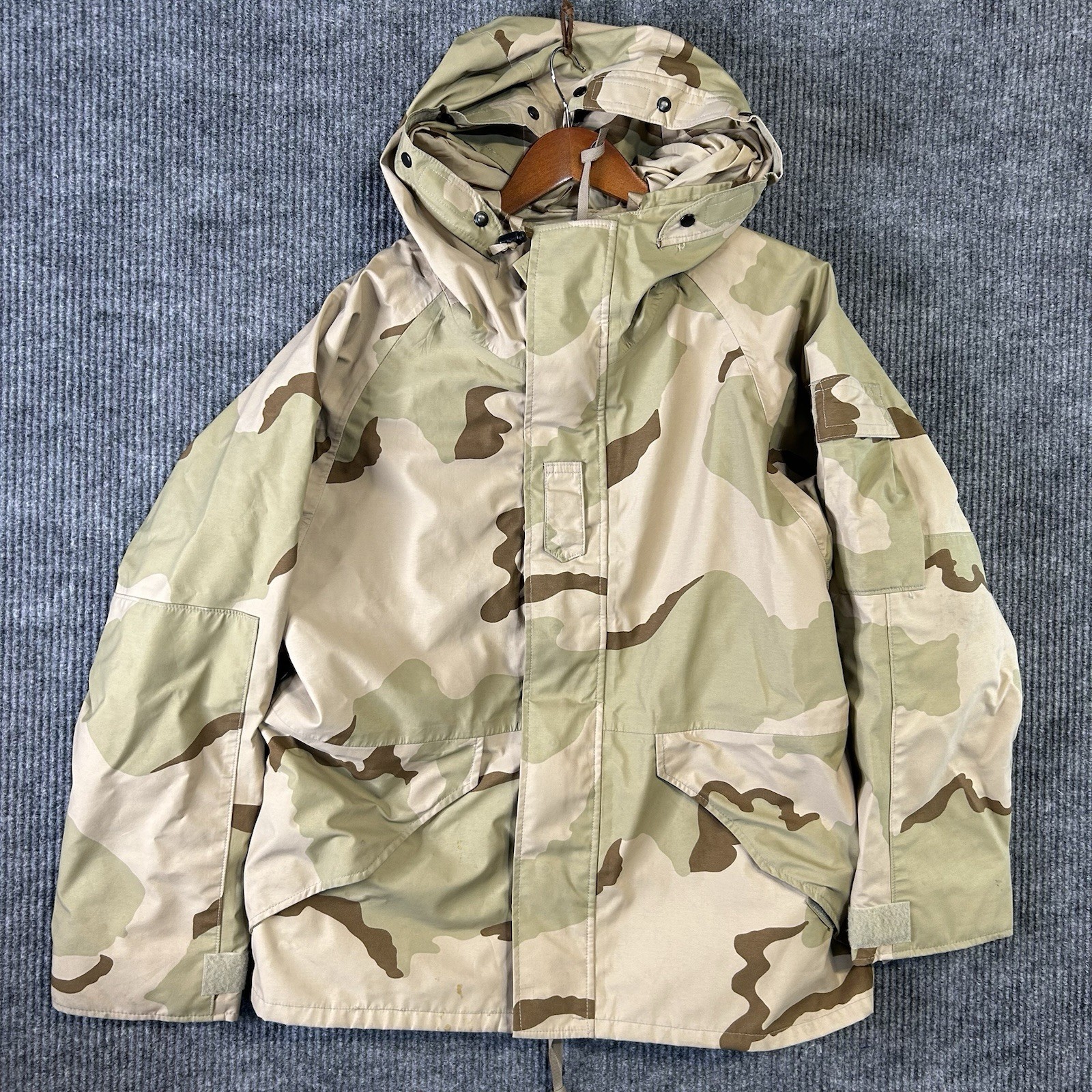 Military Gore Tex Parka Men’s Medium Short ECWCS Desert Camo Cold Weather Jacket