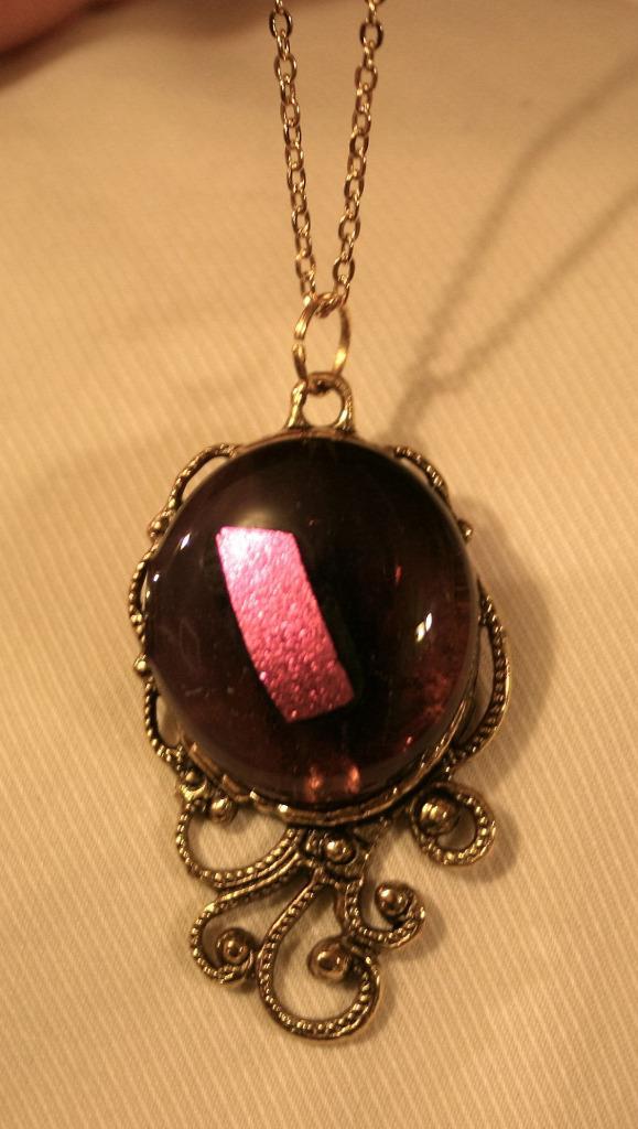 Lovely Swoop Swirled Goldtone Raised Purple Violet Glass Pendant Necklace
