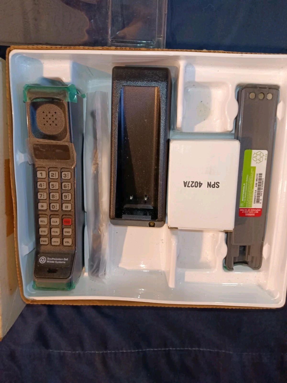 Motorola Portable Cellular Telephone NEVER ACTIVATED 