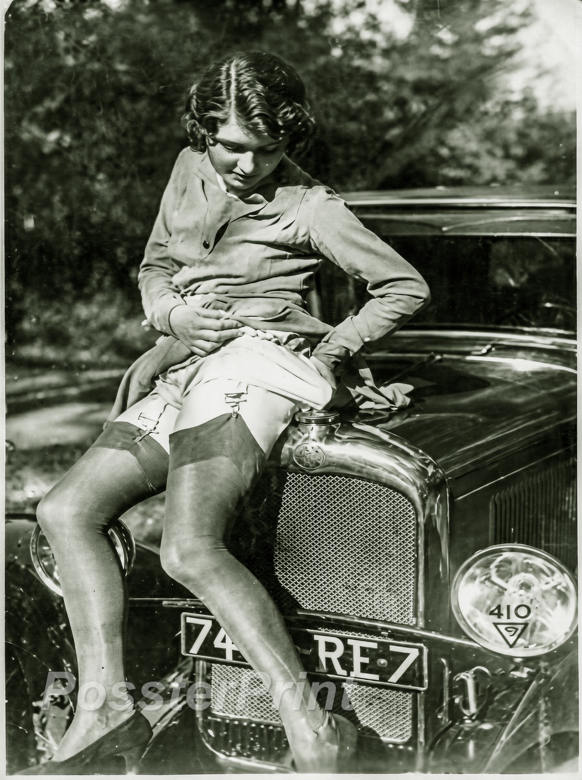 1920s FLAPPER GIRL 💜 8x10 Photo - Vintage Car Americana Scene