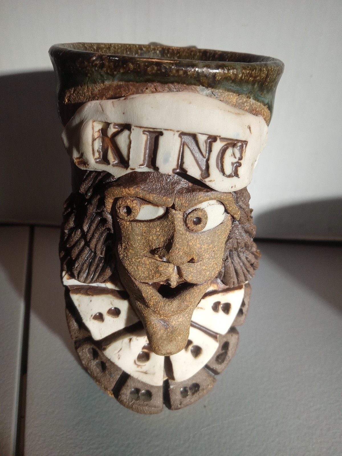 KING Stoneware Pottery brown Mug Oversize Renaissance 3-D Ugly Face Cleft tall
