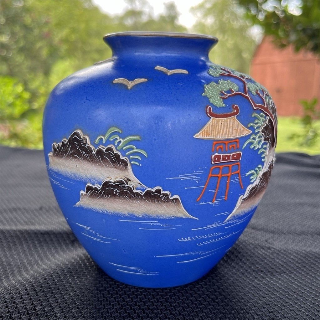 Vintage Moriyama Hand Painted  Japanese Porcelain Vase 5.5”