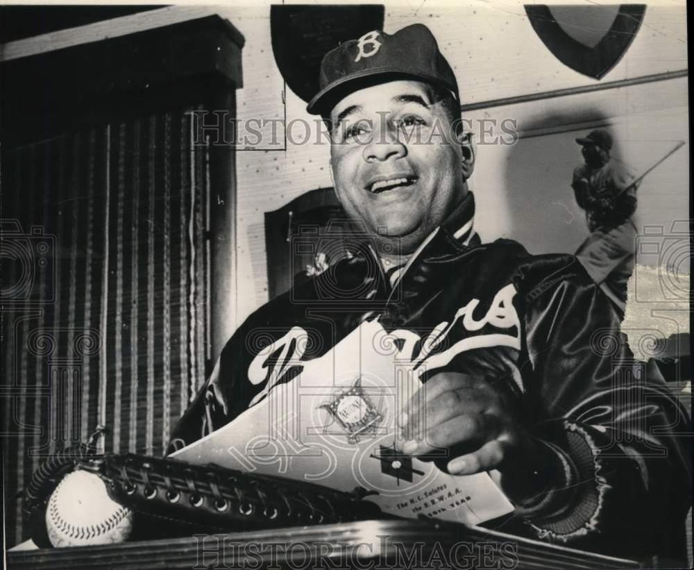 1959 Press Photo Roy Campanella prepares for Los Angeles Dodgers training
