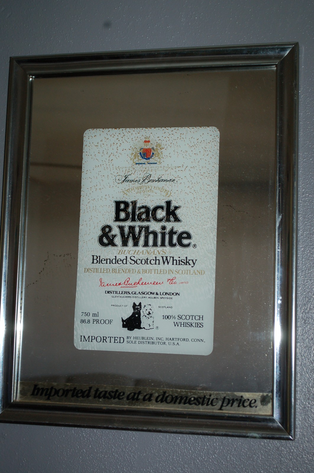 VINTAGE BUCHANAN\'S BLACK & WHITE SCOTCH WHISKY ADVERTISING MIRROR SCOTTIE DOG