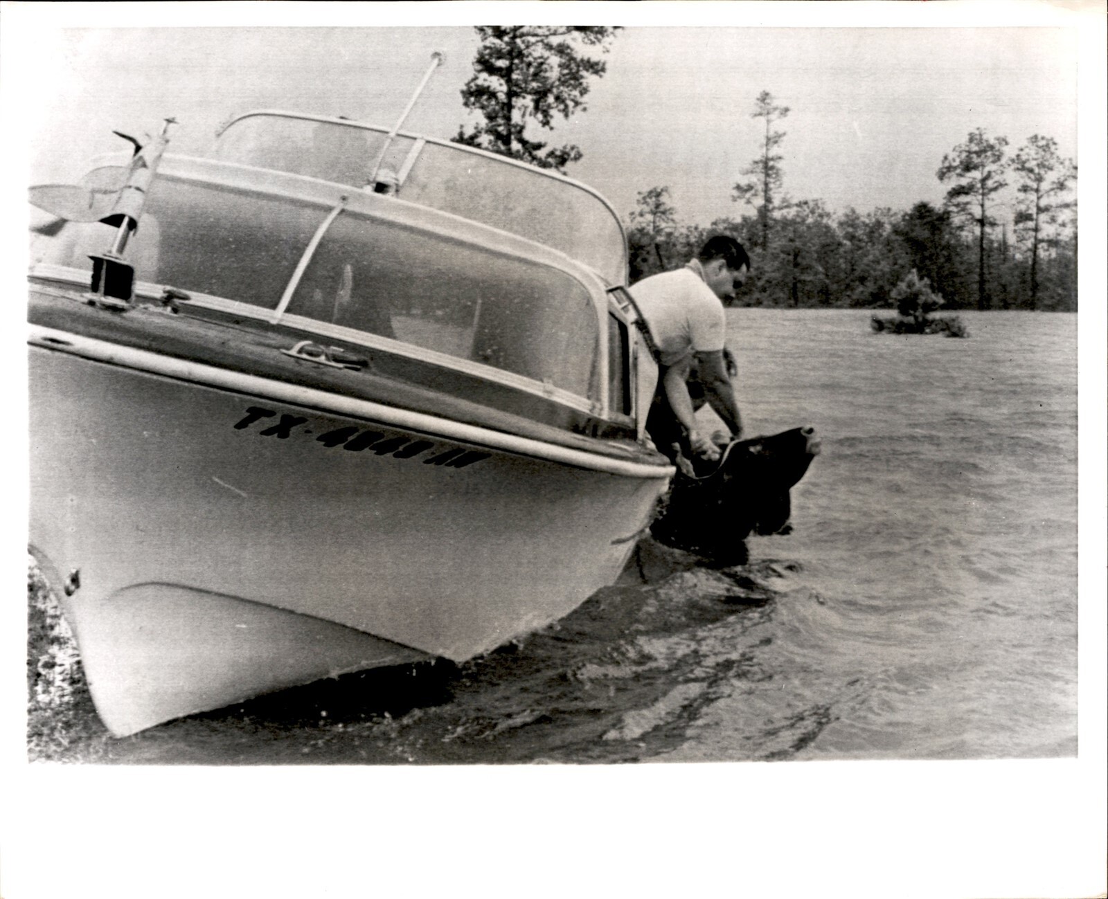 LG976 1961 Original UPI Photo ROUNDING UP CATTLE FROM HURRICAN CARLA FLOODING
