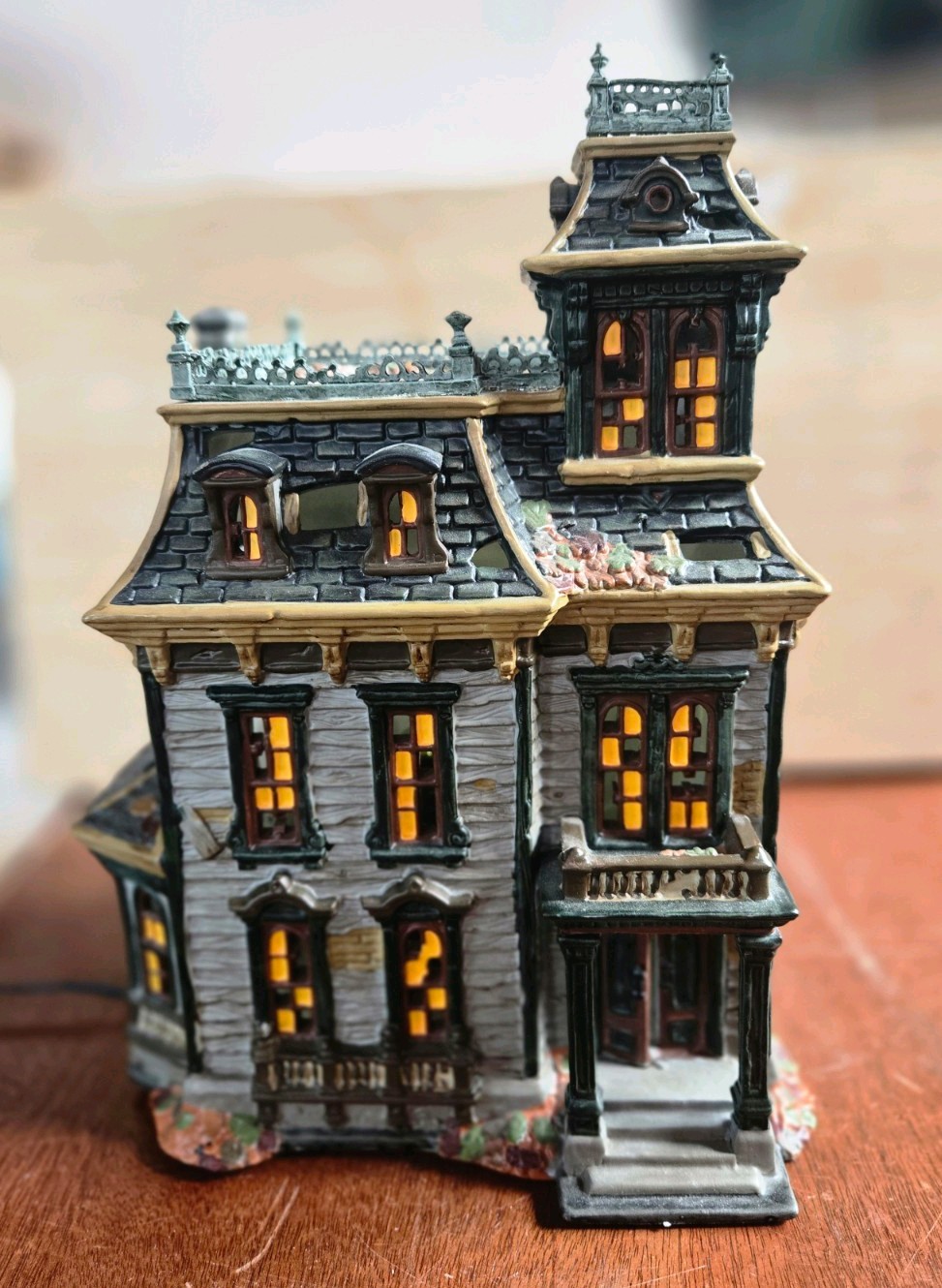 Department 56 -Rare Mordecai Mansion