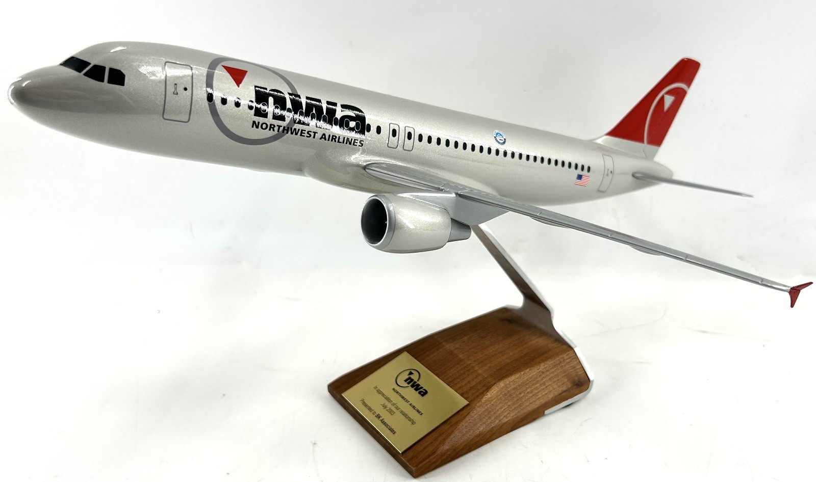 PACMIN A-320 / Northwest Airplane Model on Mahogany Base 1:200 Scale
