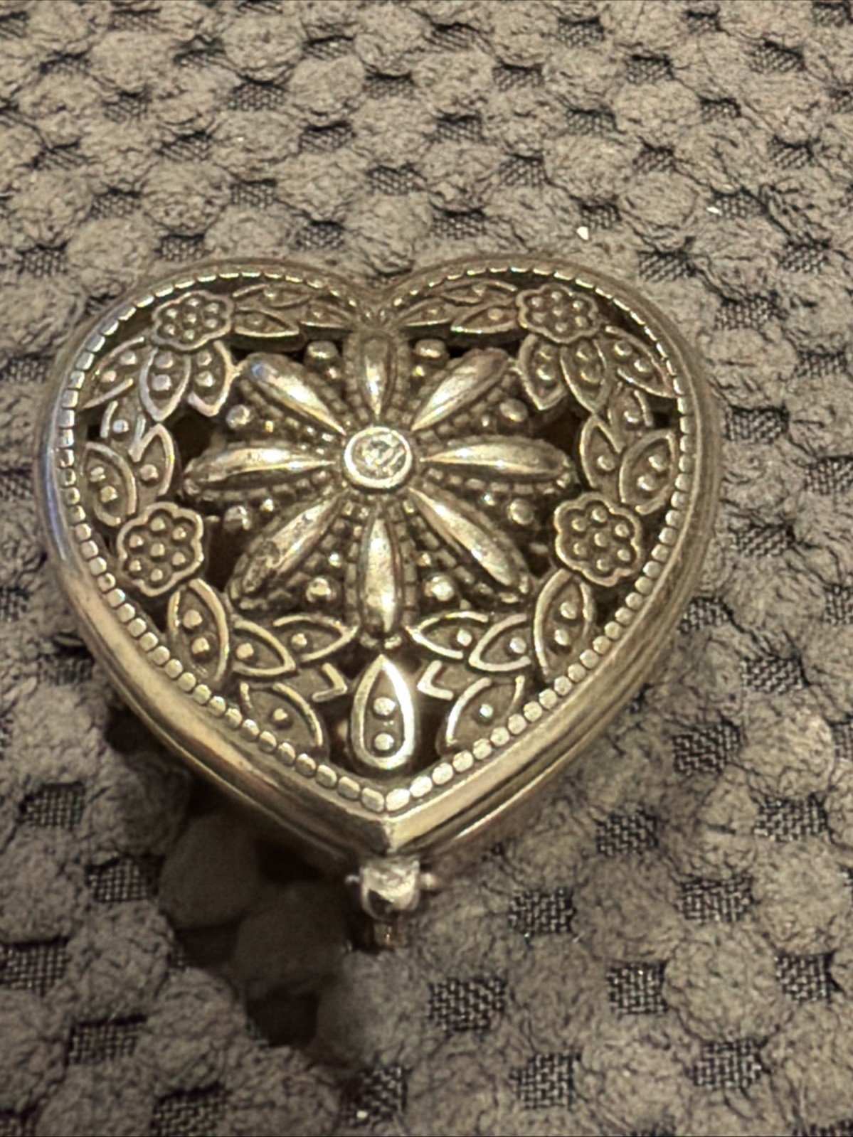 BRIGHTON Skribbel silver metal trinket box decorative Heart shape. Vintage.
