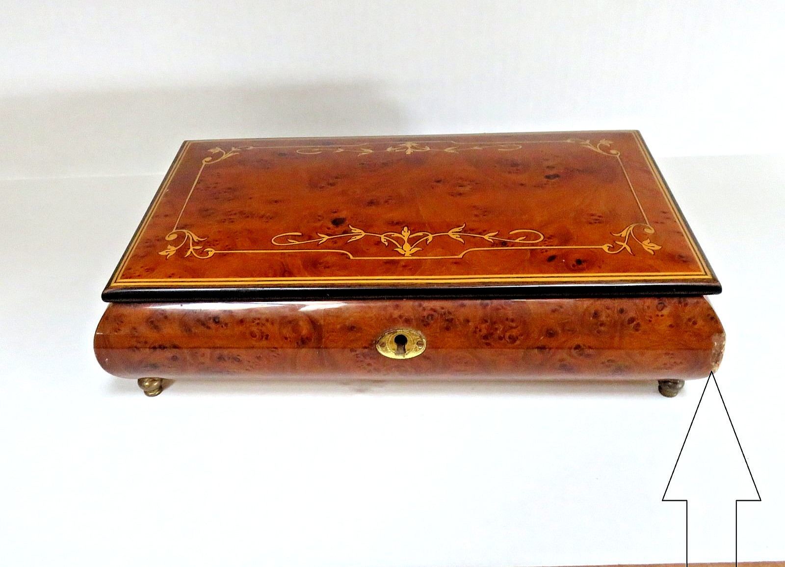 Sorento Ruege Large Italy Burlwood Inlay Jewelry Footed Music Box Works Vintage