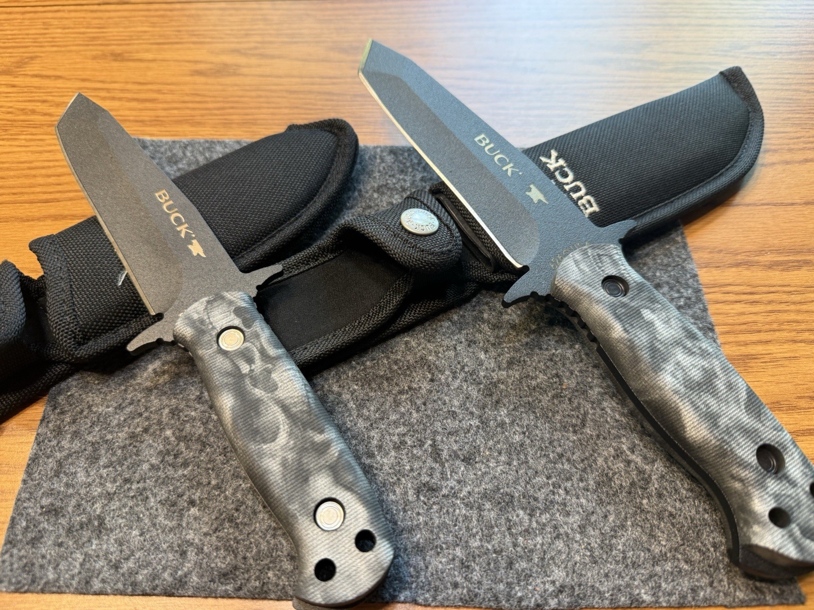 Discontinued Buck Knives 625 and 626 Intrepid Fixed Blade Knife New Condition