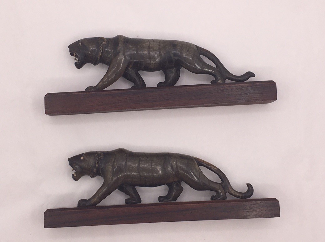 2 Vtg Hand Carved Buffalo Horn Sculpture Paperweight Lioness Panther Leopard EUC 2 Vtg Hand Carved Buffalo Horn Sculpture Paperweight Lioness Panther Leopard EUC