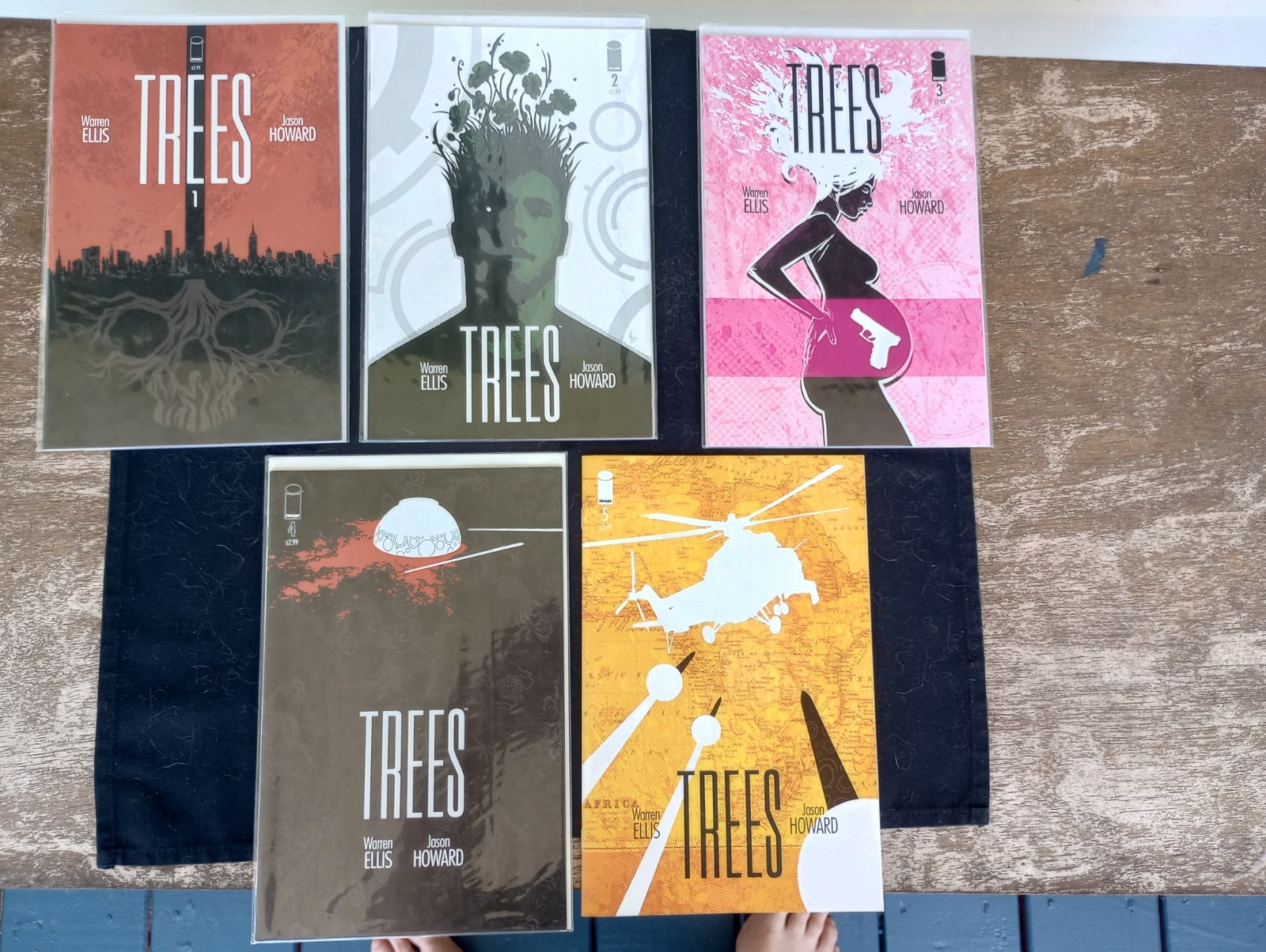 TREES, Warren Ellis , Jason Howard, 1-5 comics, nrmnt TREES, Warren Ellis , Jason Howard, 1-5 comics, nrmnt